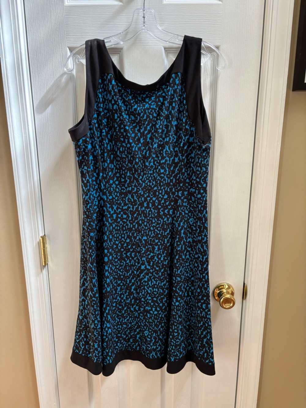 Chaps Woman’s Black & Blue Sleeveless Animal Printed Dress, Size XL, EUC - Picture 3 of 3